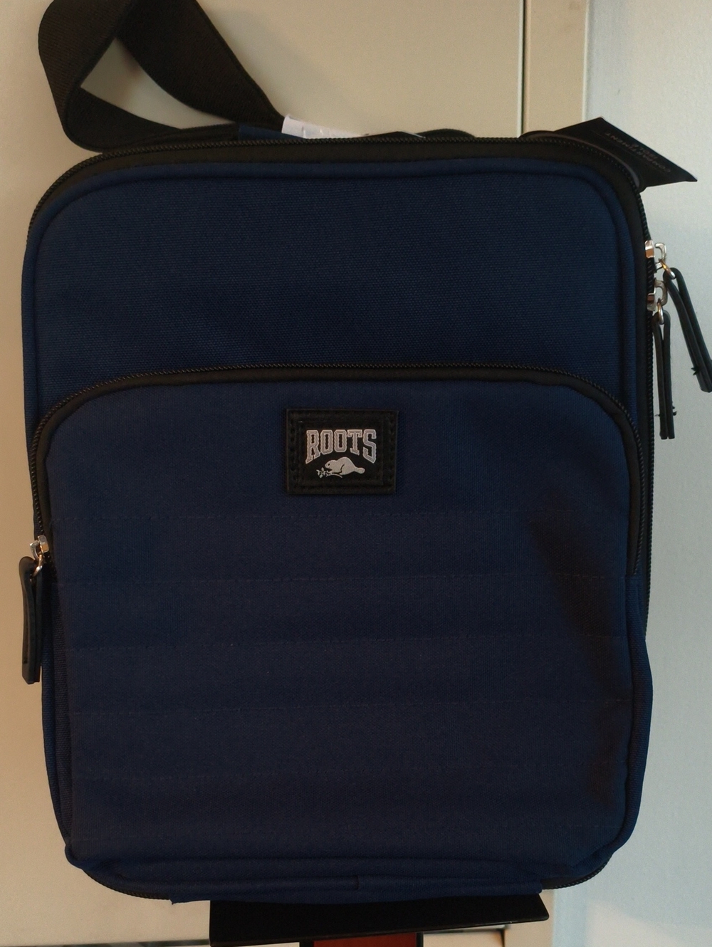 NWT Roots Navy Blue Crossbody Insulated Lunch Bag